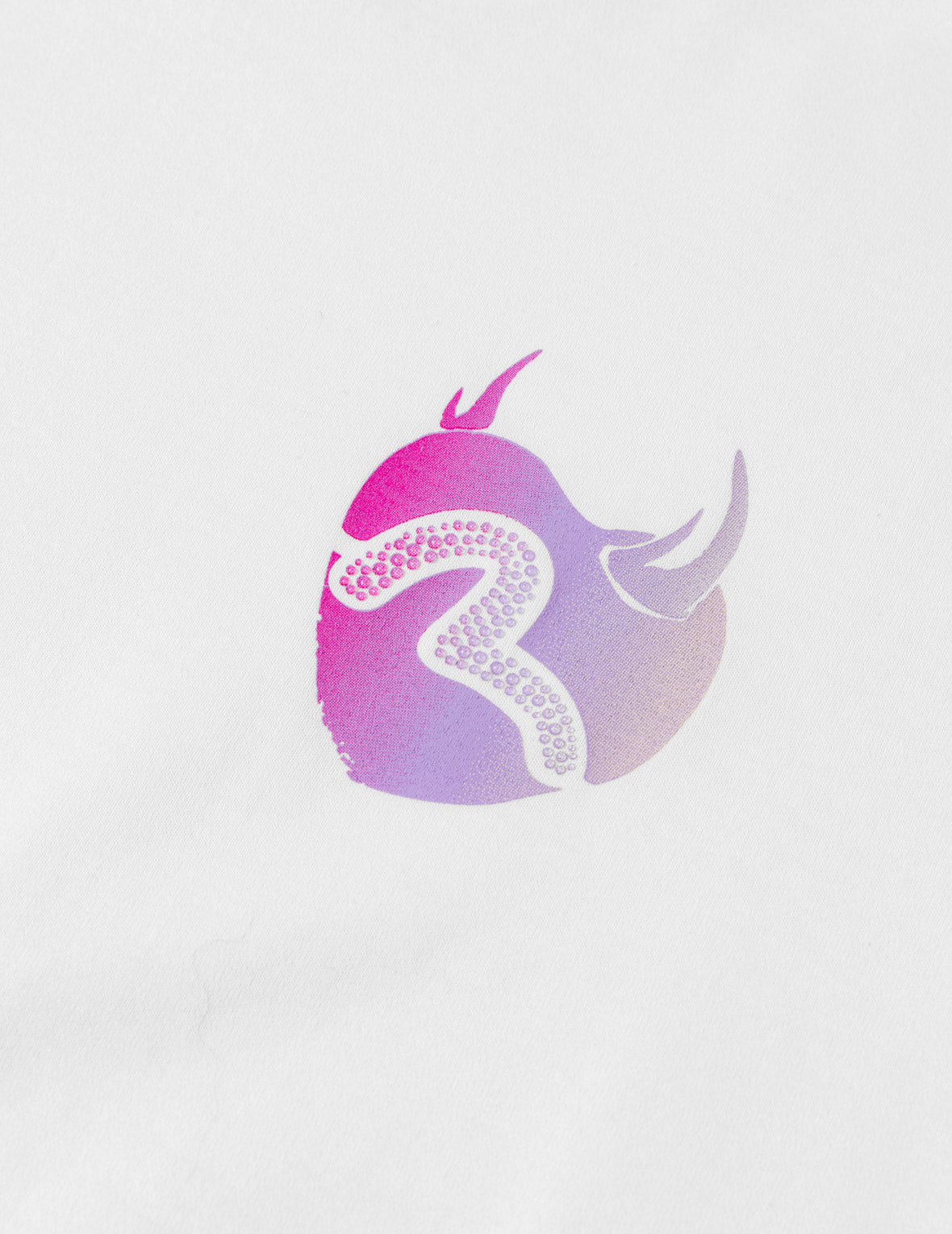 Devil-heart-shaped Seagull Emboss T-shirt