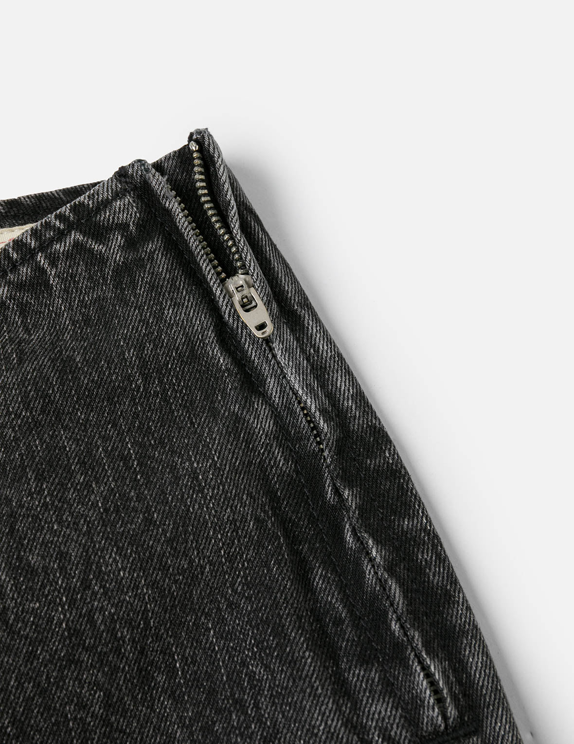 Mottled Seagull and Distressed Fashion Fit Denim Skorts