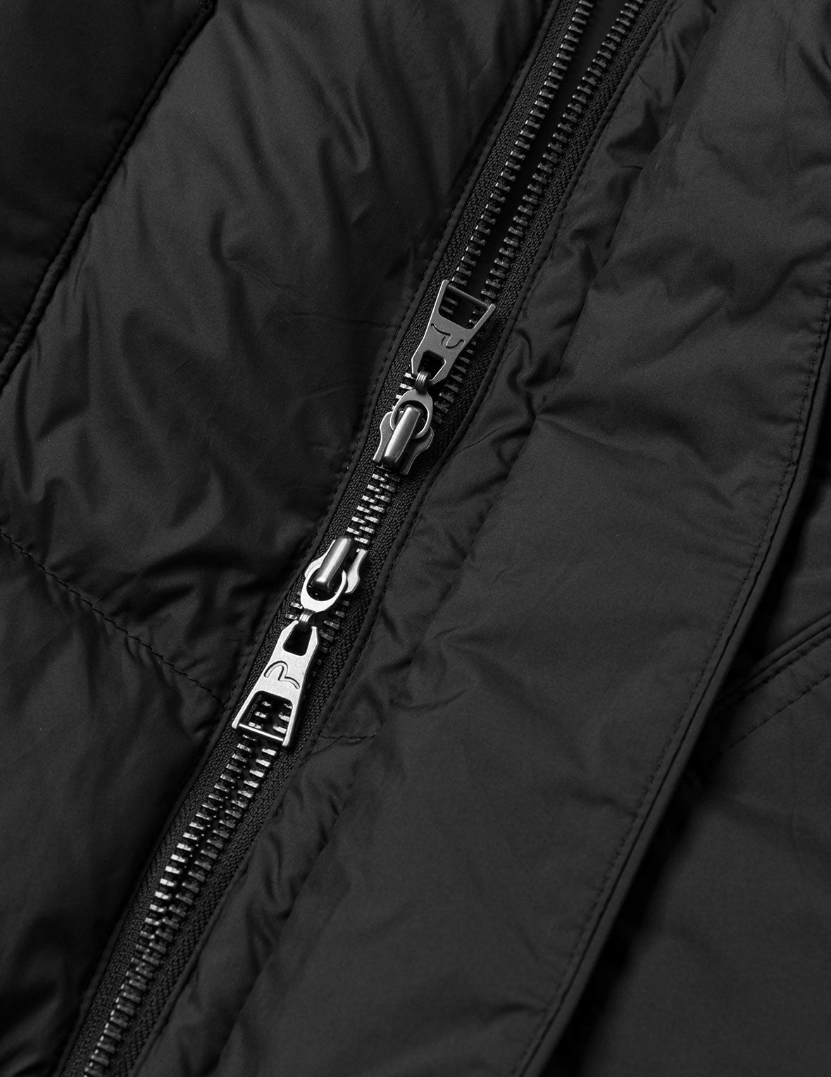 Seagull and Logo Embroidery Fashion Fit Down Jacket with Detachable Hood