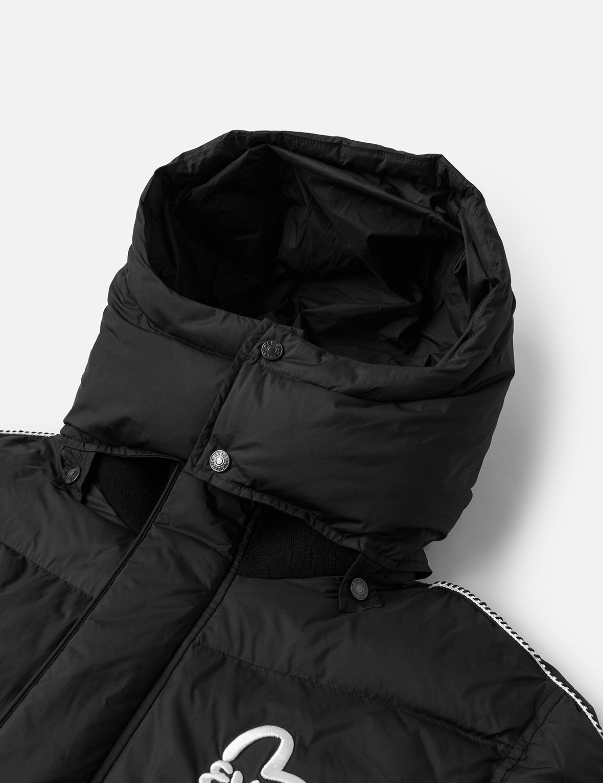 Seagull and Logo Embroidery Fashion Fit Down Jacket with Detachable Hood