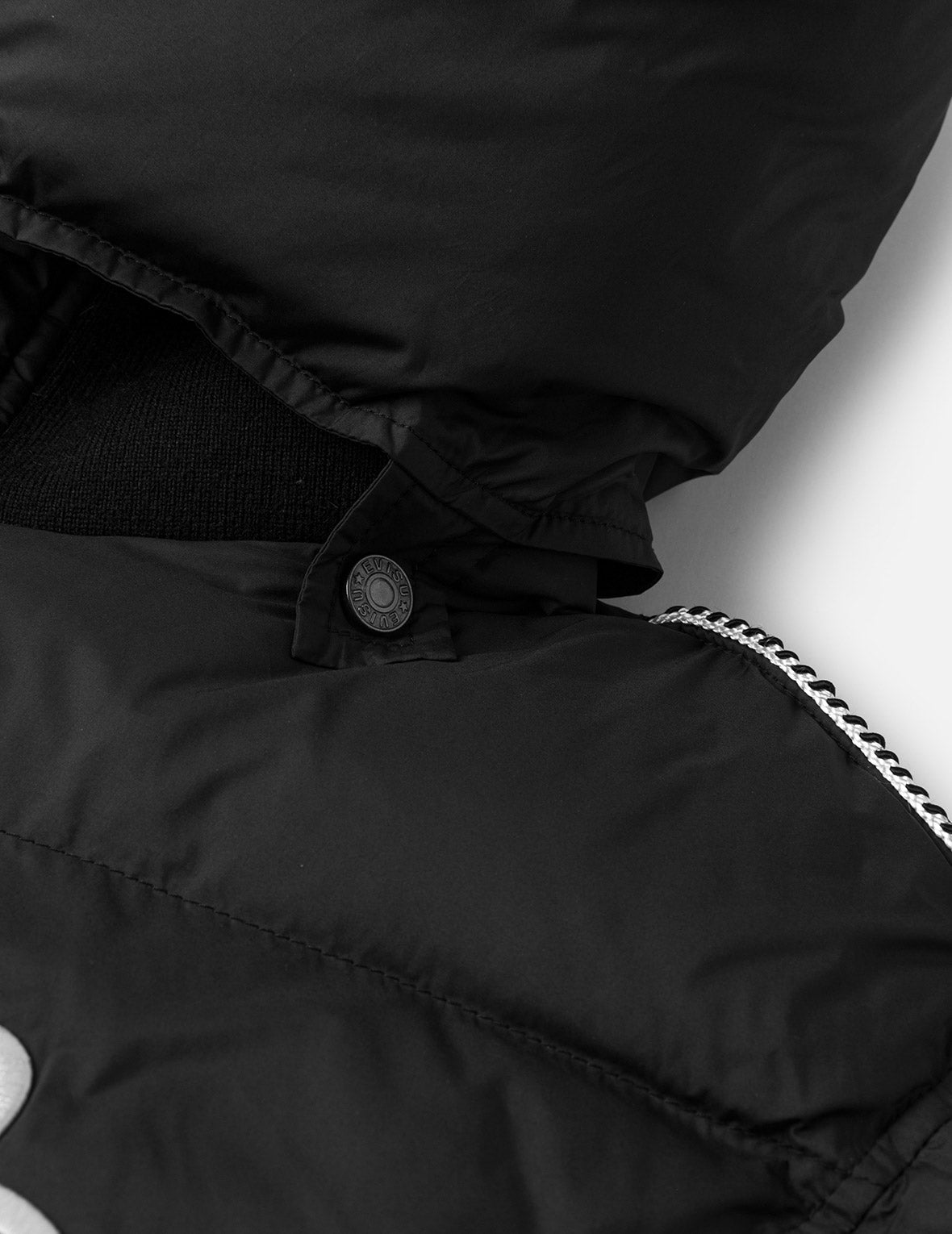 Seagull and Logo Embroidery Fashion Fit Down Jacket with Detachable Hood