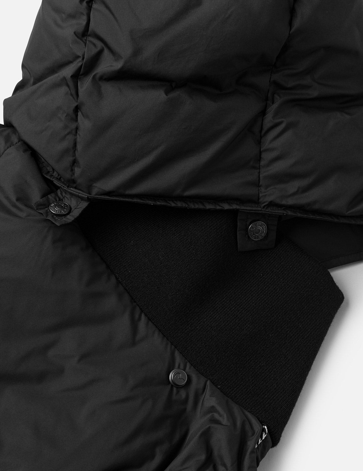 Seagull and Logo Embroidery Fashion Fit Down Jacket with Detachable Hood