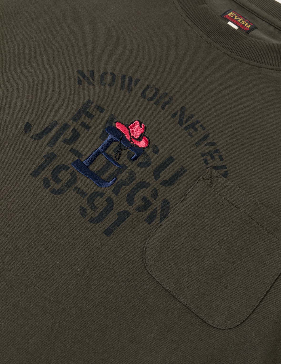 牛仔帽"E"刺繡及起源標誌印花T恤