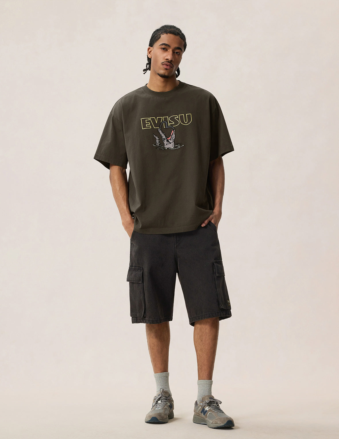 Alligator vs Seagull Outlined Embroidery T-shirt